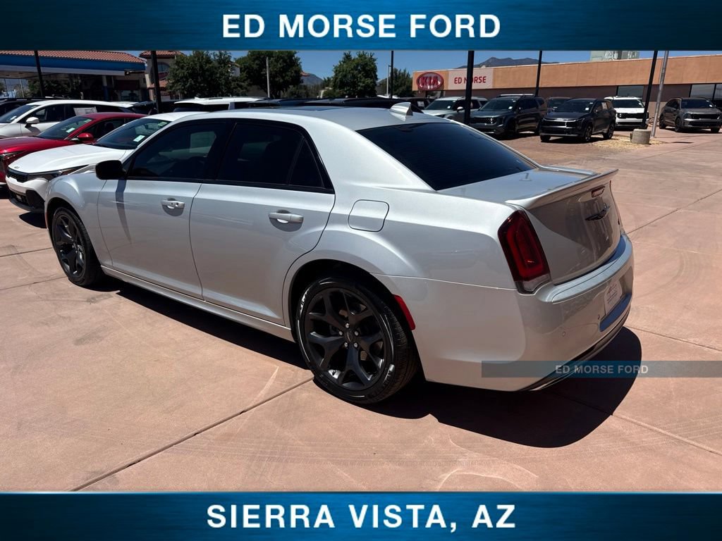Used 2023 Chrysler 300 S w/ Comfort Group RWD image 4