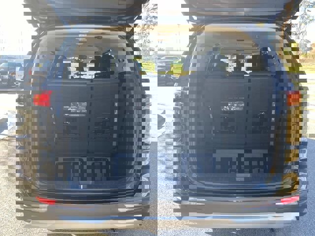 Used 2024 Kia Carnival EX image 10