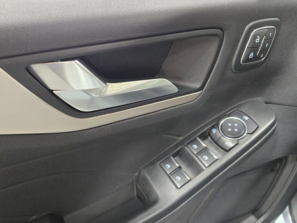 Certified 2022 Ford Escape SEL w/ Technology Package image 25