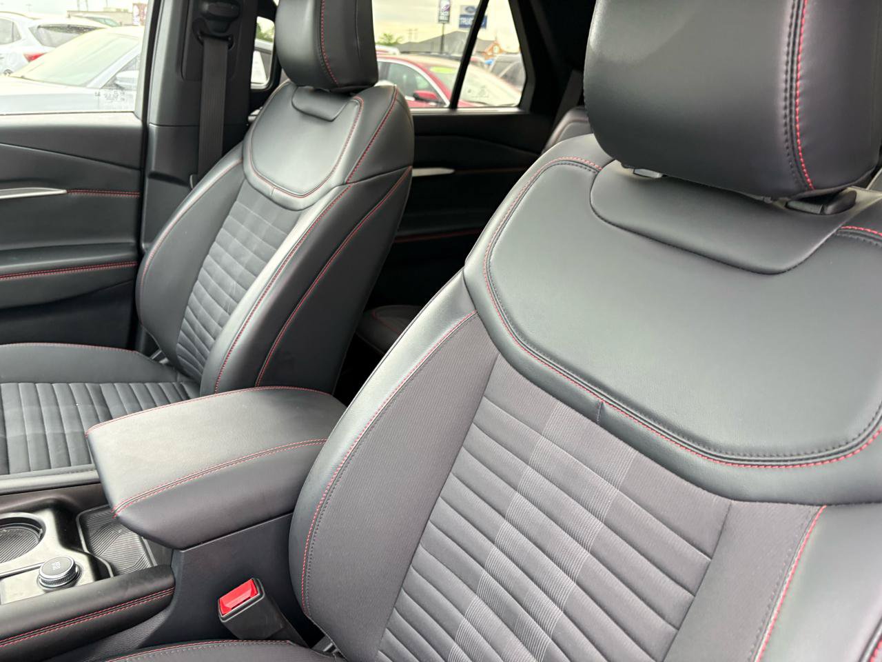Certified 2025 Ford Explorer ST-Line w/ Premium Package AWD/4WD image 16