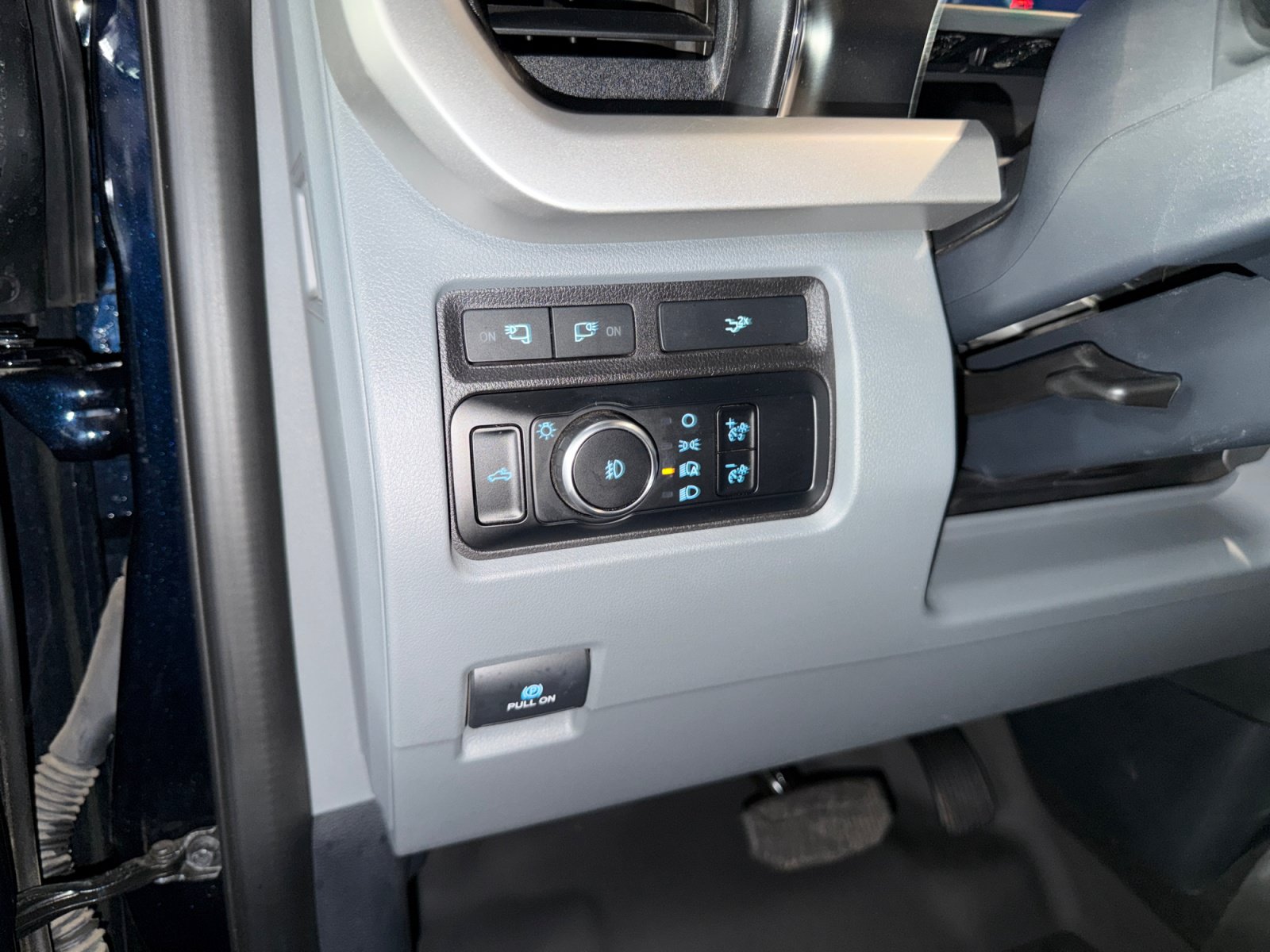 Certified 2024 Ford F250 XLT w/ XLT Premium Package AWD/4WD image 33