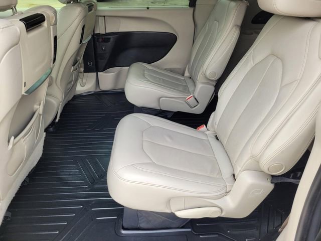 Used 2019 Chrysler Pacifica Touring-L Plus w/ Tire & Wheel Group image 23