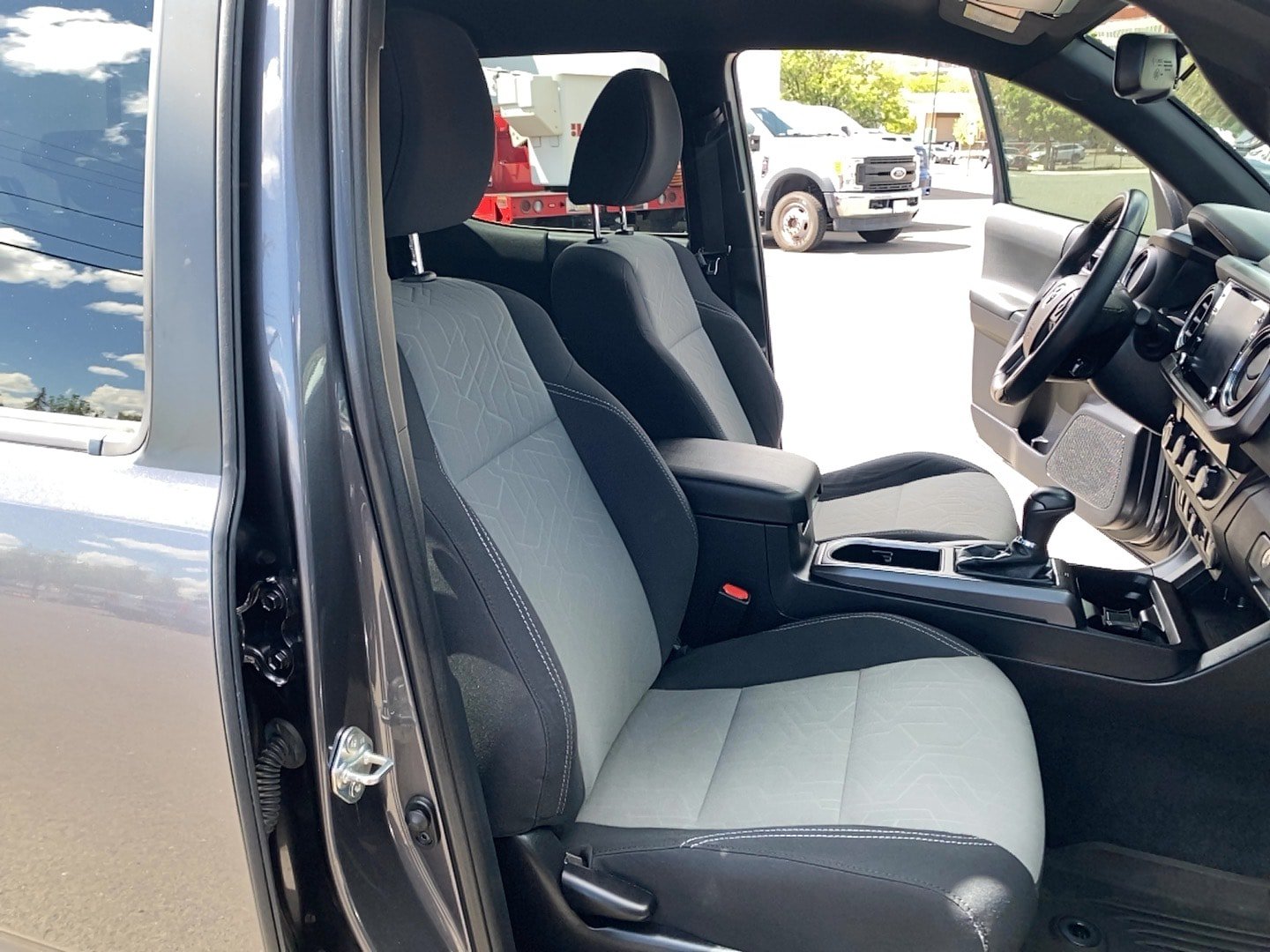 Used 2020 Toyota Tacoma TRD Sport w/ Technology Package AWD/4WD image 17