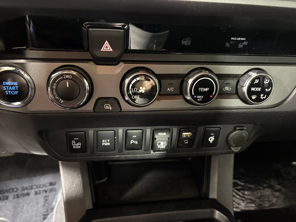 Used 2018 Toyota Tacoma TRD Sport w/ Technology Package AWD/4WD image 19
