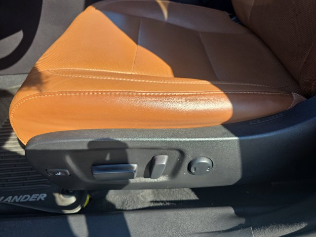 Used 2017 Toyota Highlander Limited AWD/4WD image 12