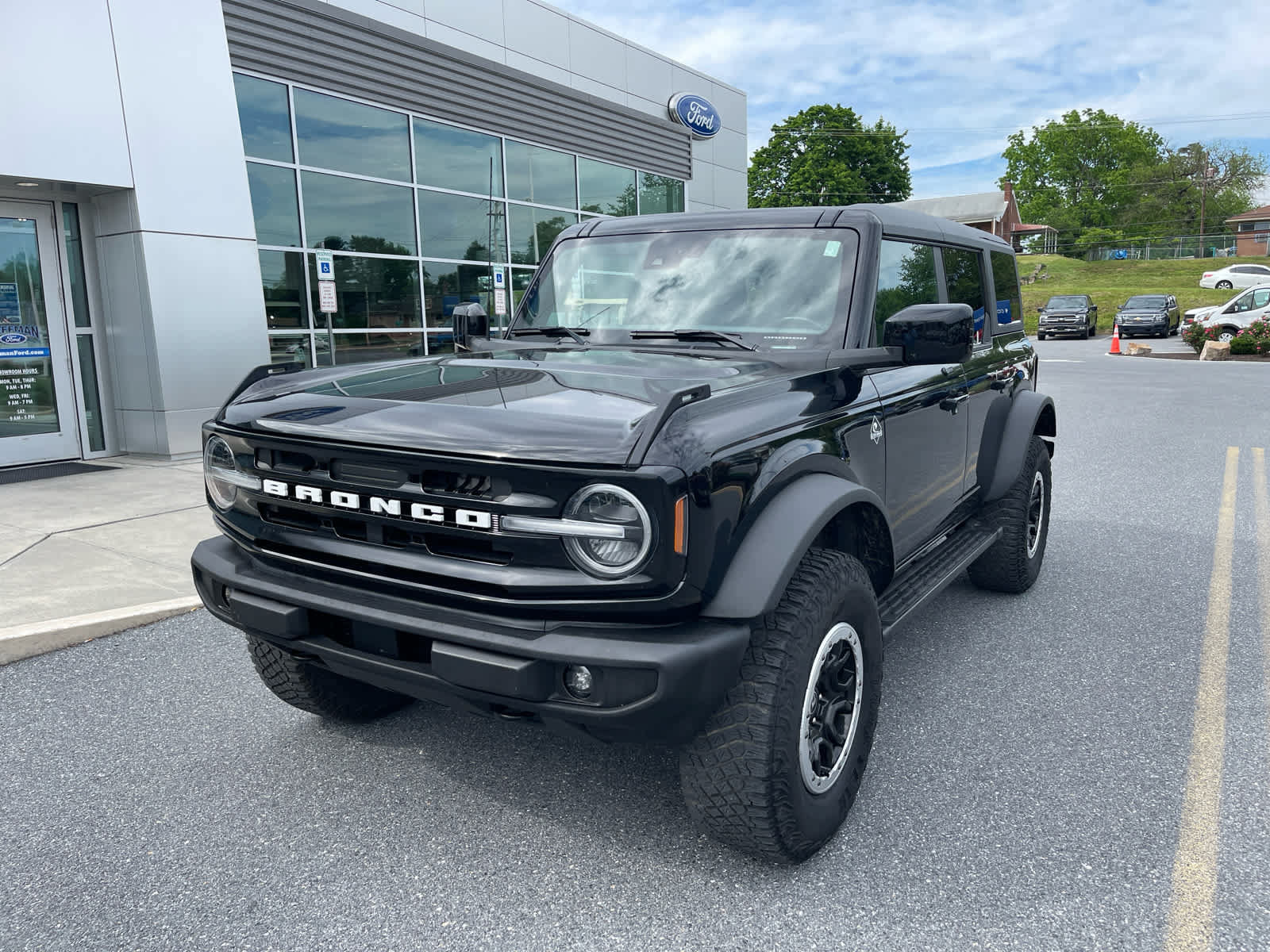 Certified 2023 Ford Bronco Outer Banks w/ Sasquatch Package AWD/4WD image 2