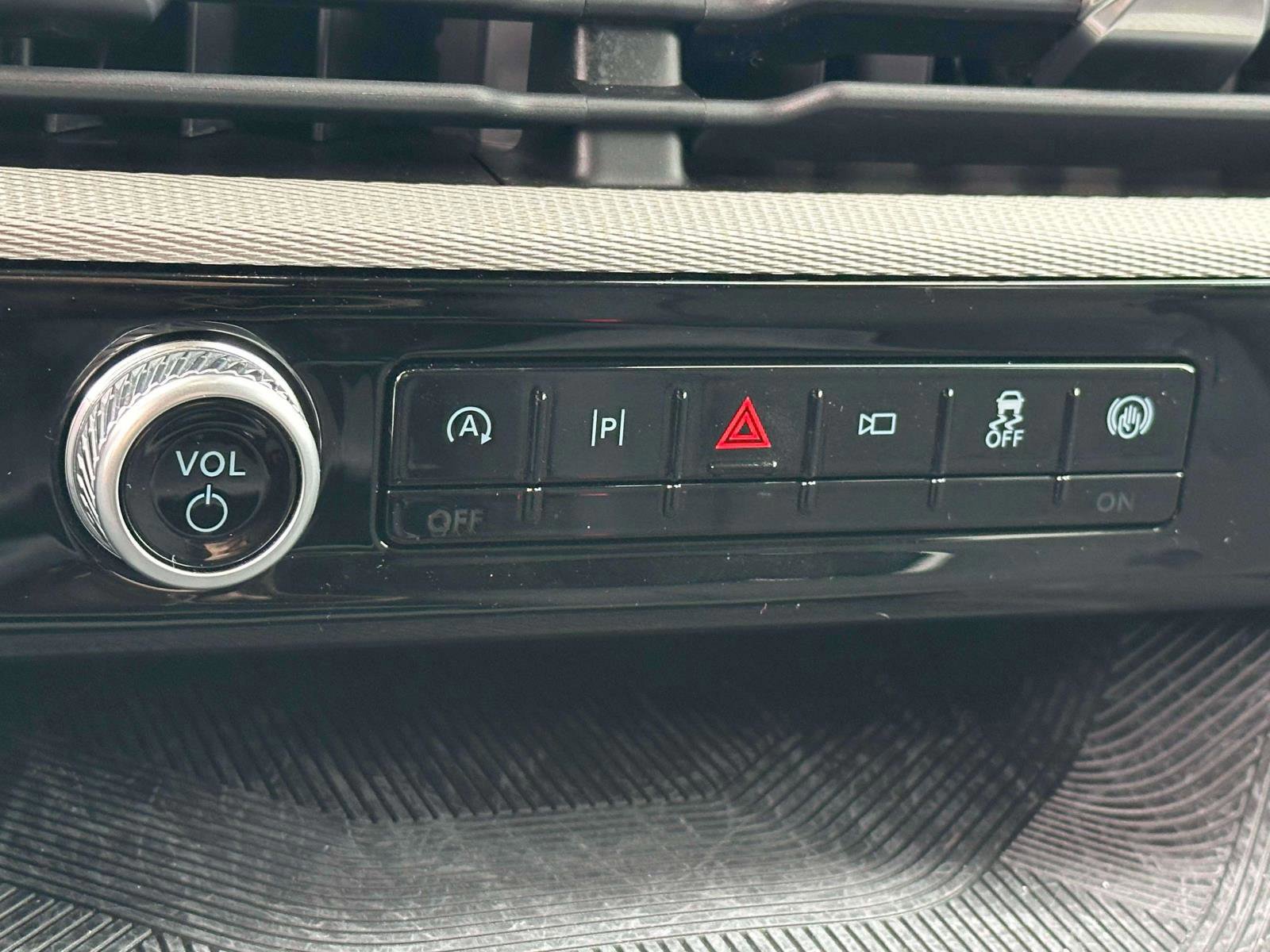 Certified 2025 Ford Explorer Active image 27