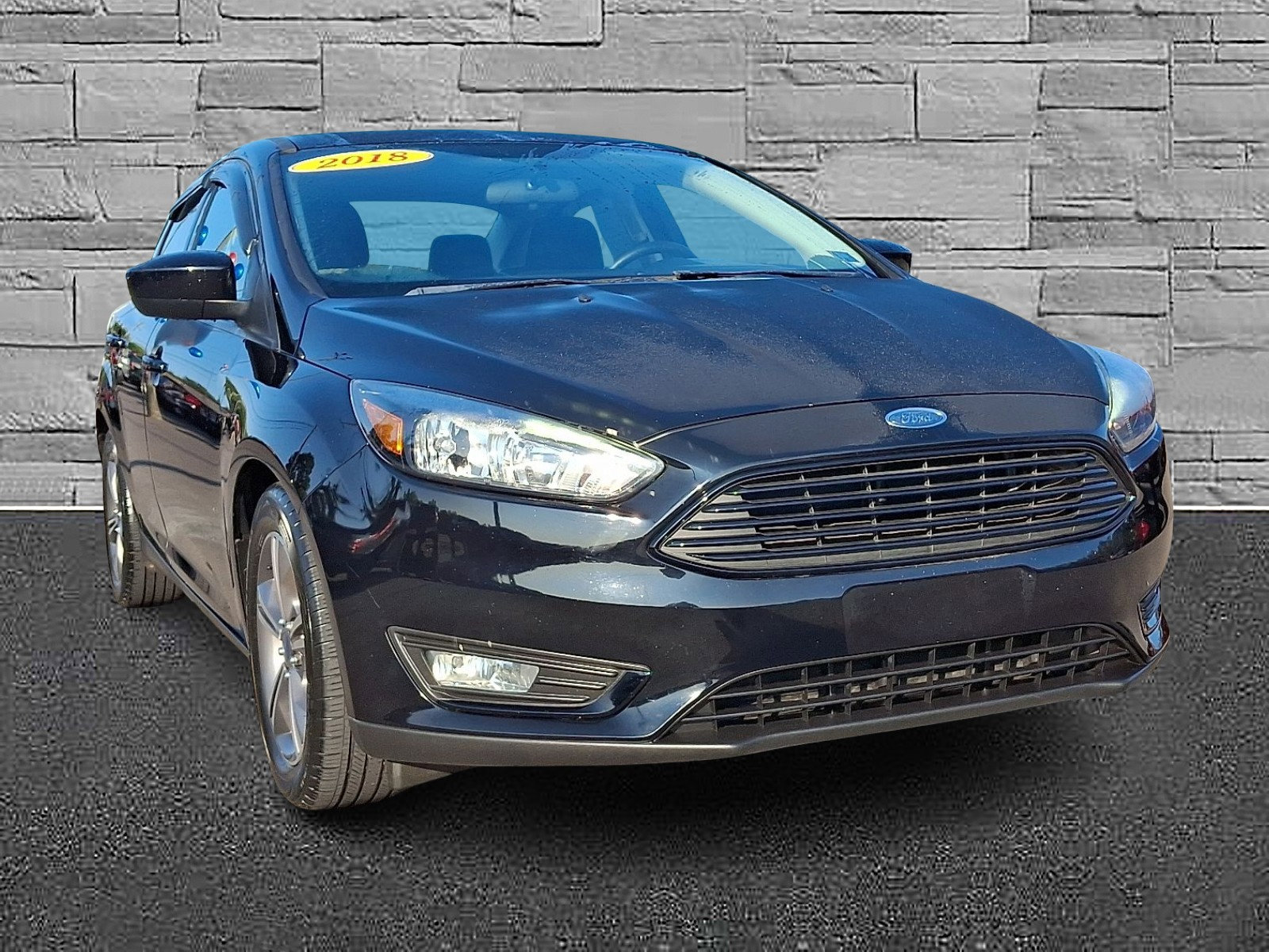 Certified 2018 Ford Focus SE w/ SE Appearance Package image 2