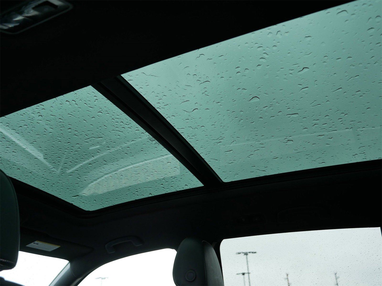 Used 2021 Volkswagen Atlas Cross Sport SE w/ Panoramic Sunroof Package image 17