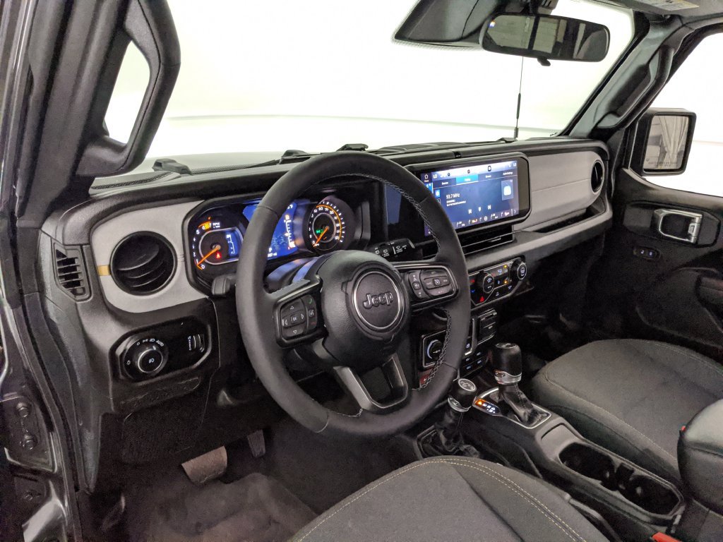 Used 2026 Jeep Wrangler Sport AWD/4WD image 7