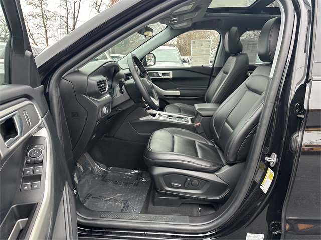 Certified 2022 Ford Explorer XLT w/ Equipment Group 202A image 19