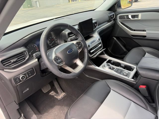 Certified 2024 Ford Explorer XLT w/ Equipment Group 202A AWD/4WD image 8