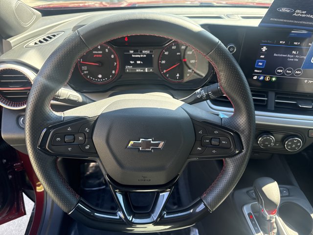 Used 2025 Chevrolet Trax RS w/ Sunroof Package FWD image 23