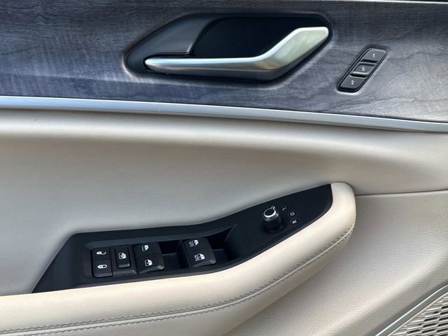 Used 2022 Jeep Grand Cherokee Limited w/ Luxury Tech Group II RWD image 27