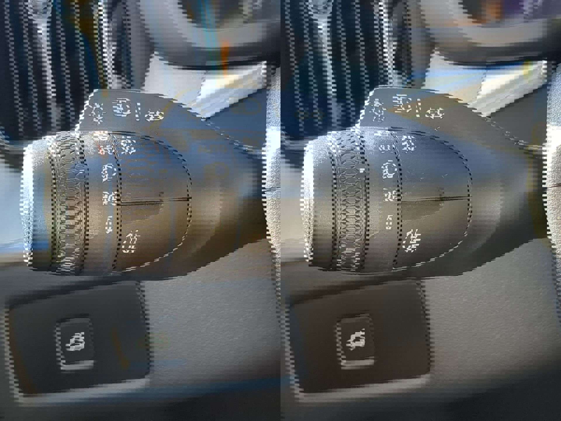 Used 2025 Volvo XC60 B5 Plus image 56