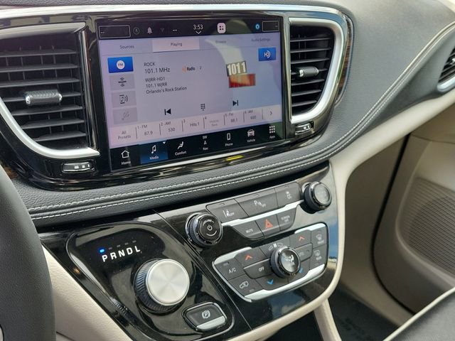 Used 2023 Chrysler Pacifica Limited image 29