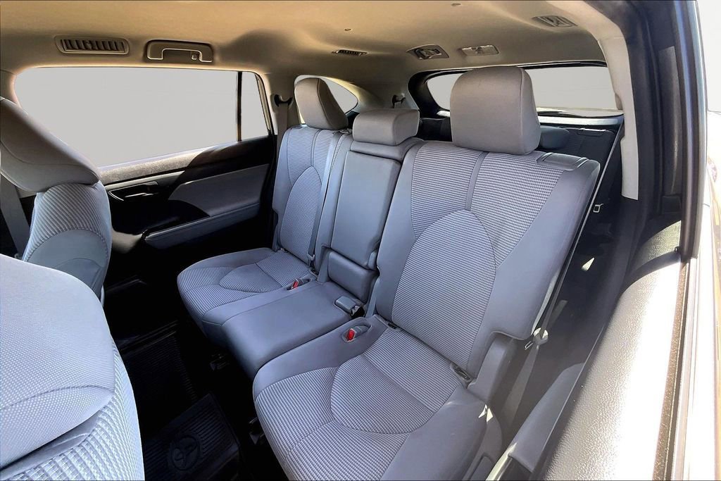 Used 2023 Toyota Highlander LE image 26