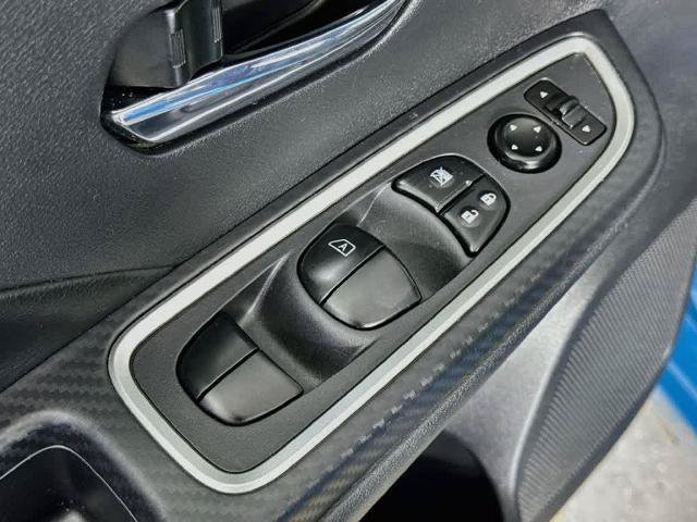 Used 2025 Nissan Versa SR FWD image 27