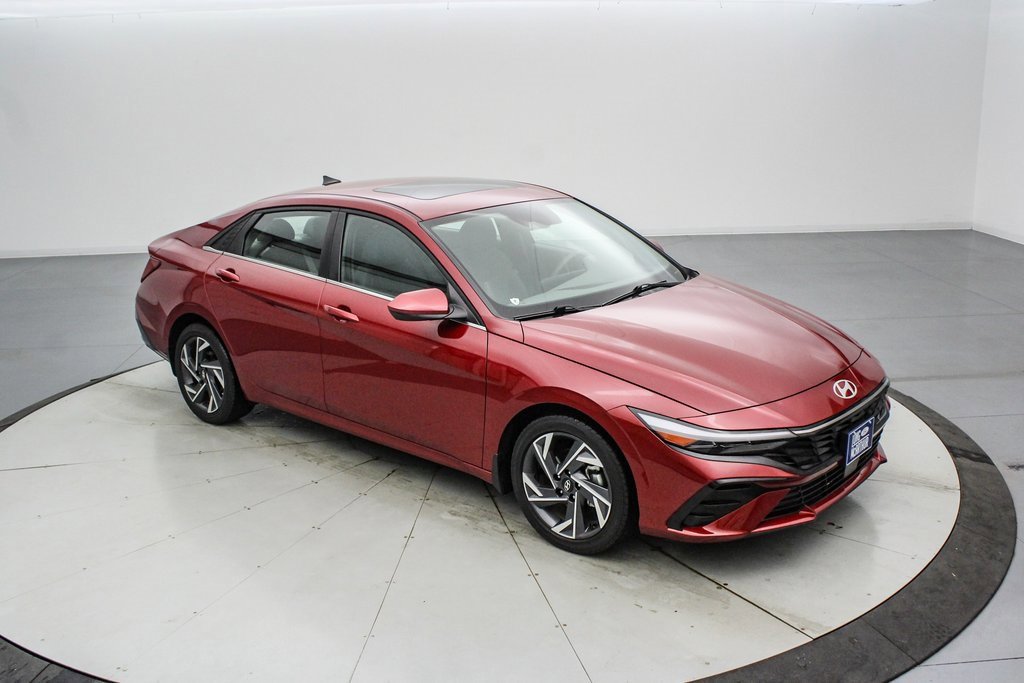 Used 2025 Hyundai Elantra SEL image 8