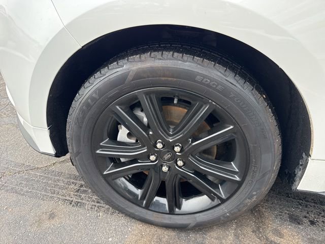 Certified 2022 Ford Edge ST-Line w/ Class II Trailer Tow Package image 5