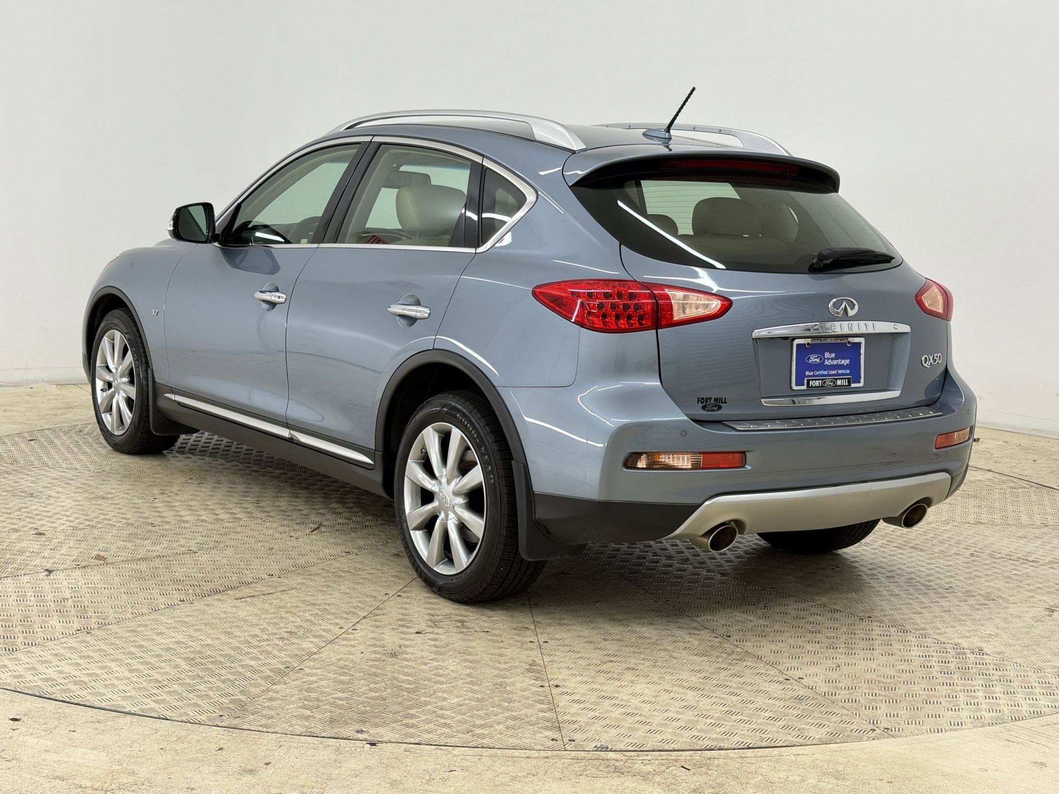 Used 2017 INFINITI QX50 2WD w/ Premium Plus Package image 3