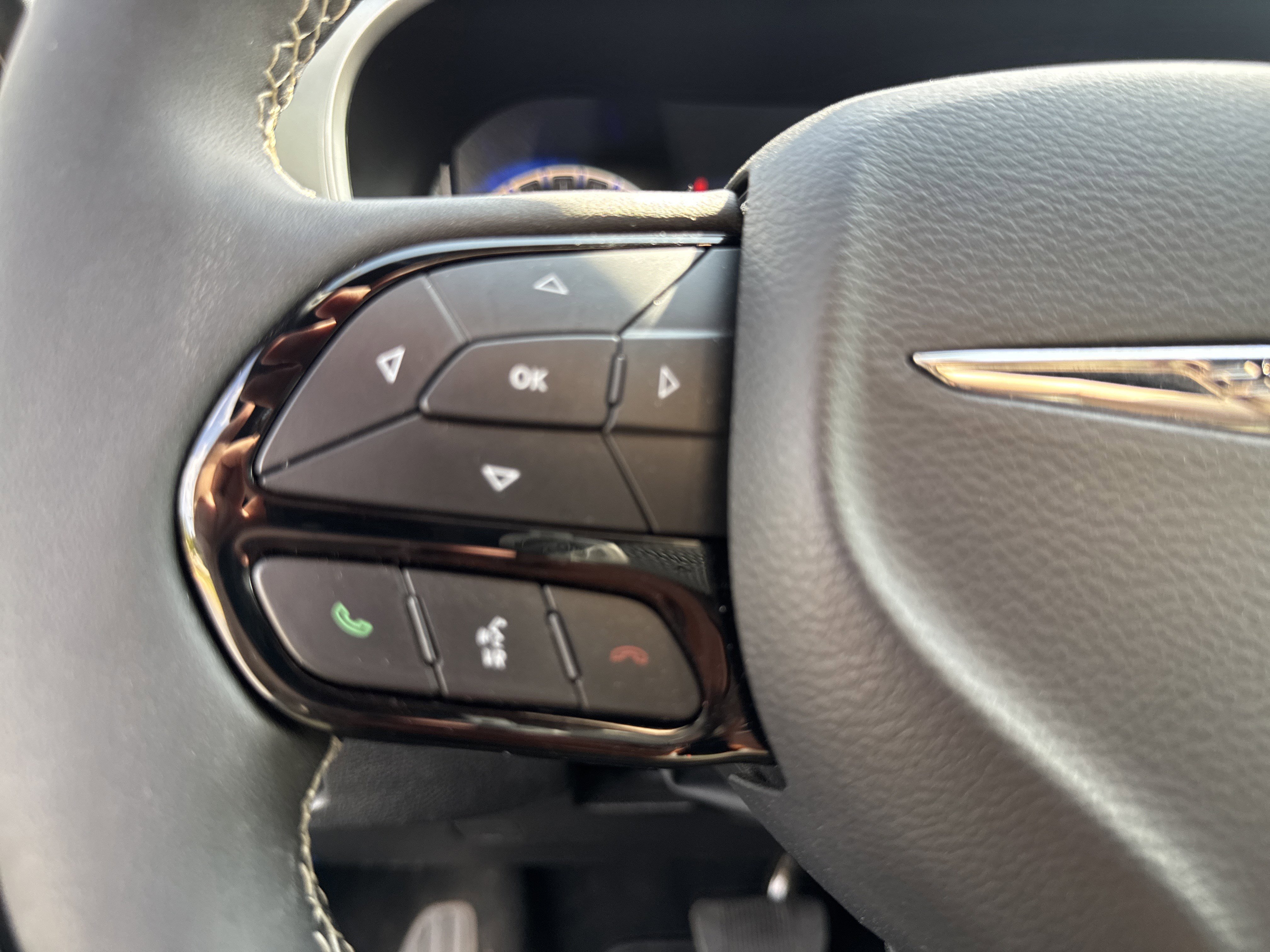 Used 2024 Chrysler Pacifica Touring-L w/ S Appearance Package FWD image 40