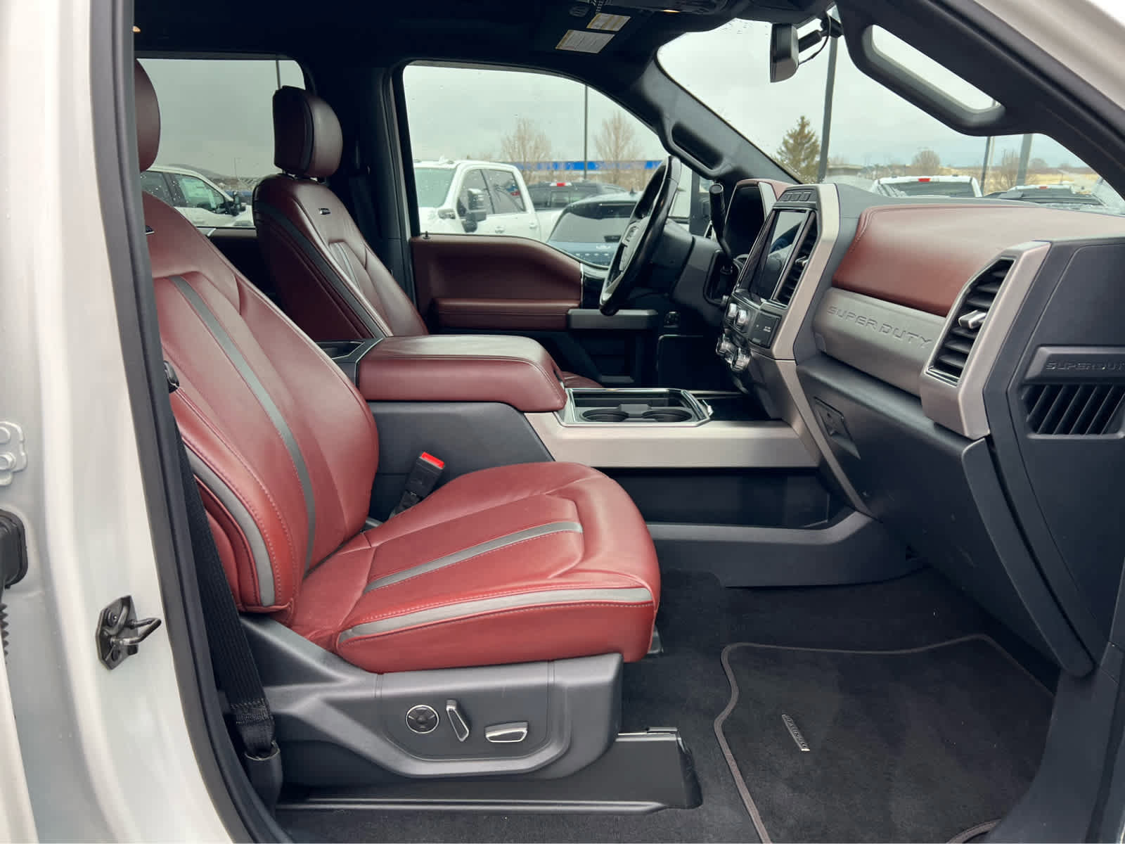 Certified 2022 Ford F450 Platinum w/ FX4 Off-Road Package image 17