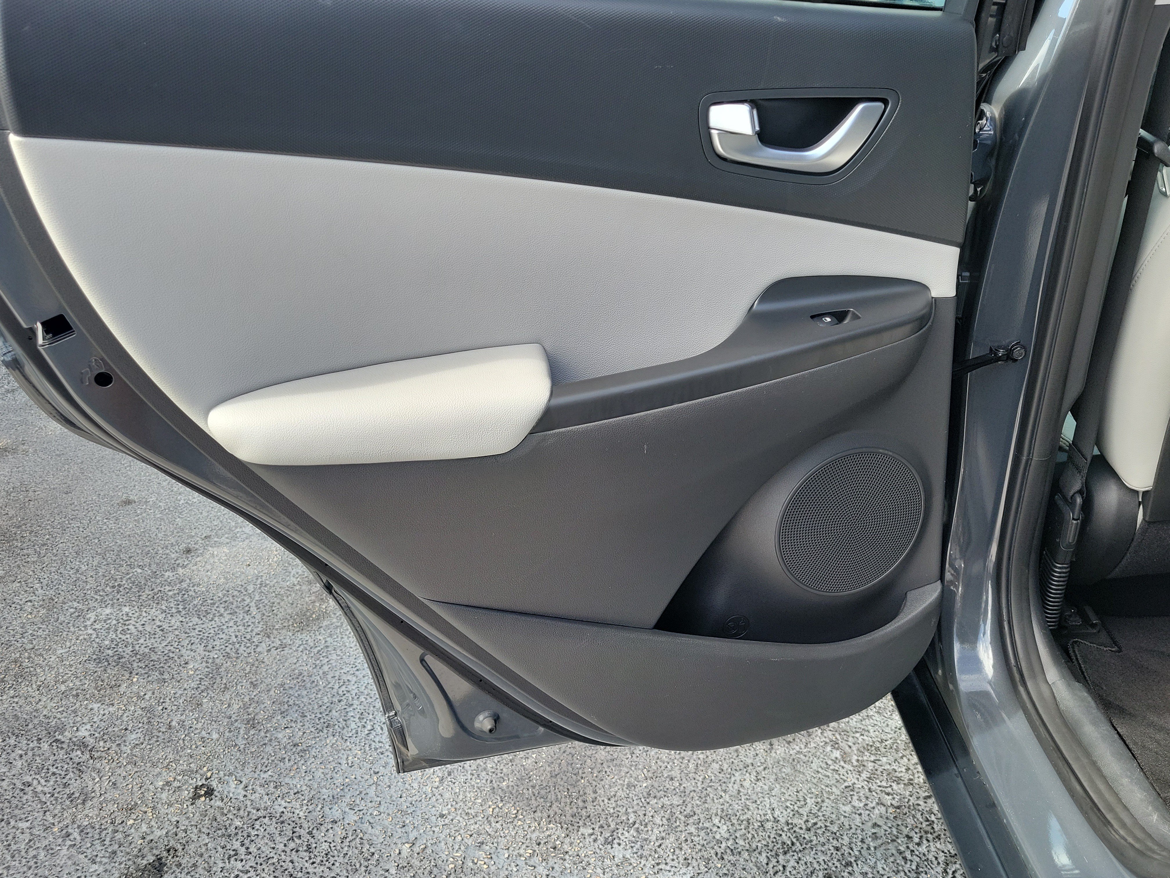 Used 2023 Hyundai Kona Limited AWD/4WD image 11