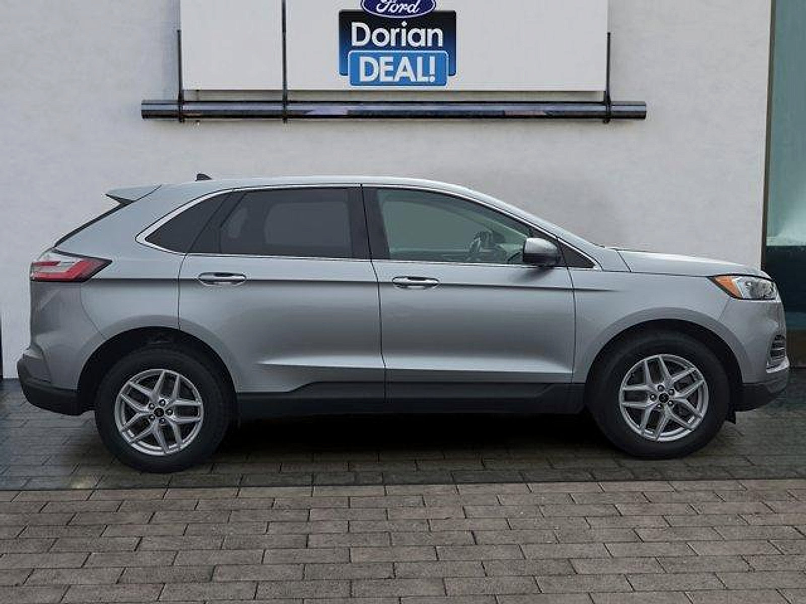 Certified 2024 Ford Edge SEL w/ Convenience Package AWD/4WD image 2