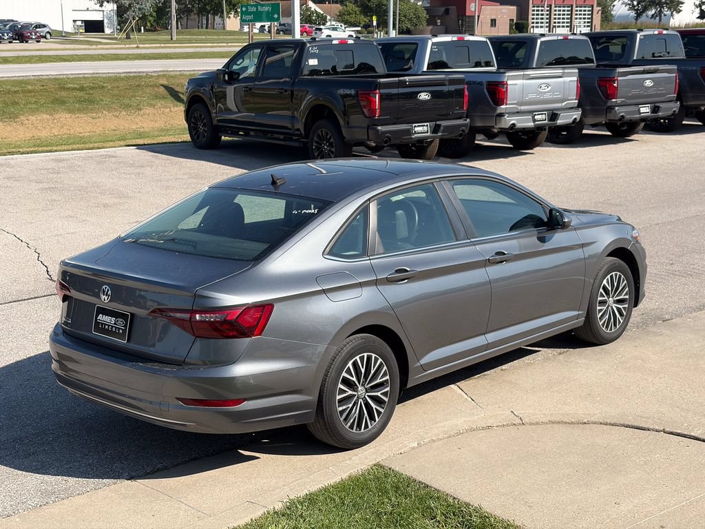 Used 2020 Volkswagen Jetta SE w/ SE Cold Weather Package FWD image 4