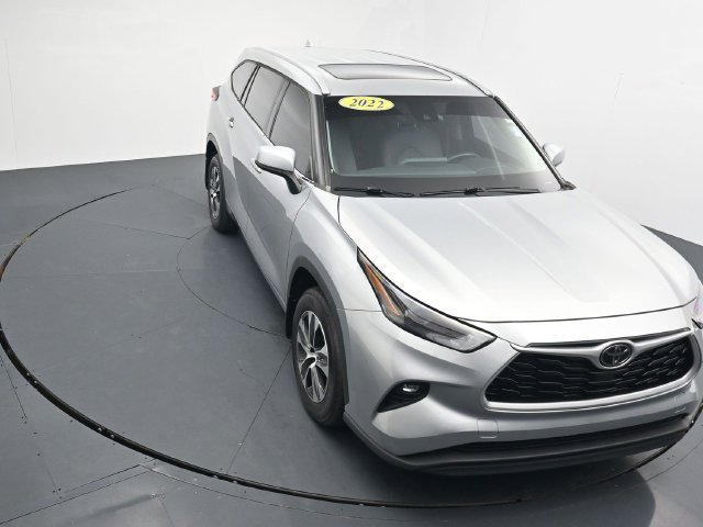 Used 2022 Toyota Highlander XLE AWD/4WD image 25