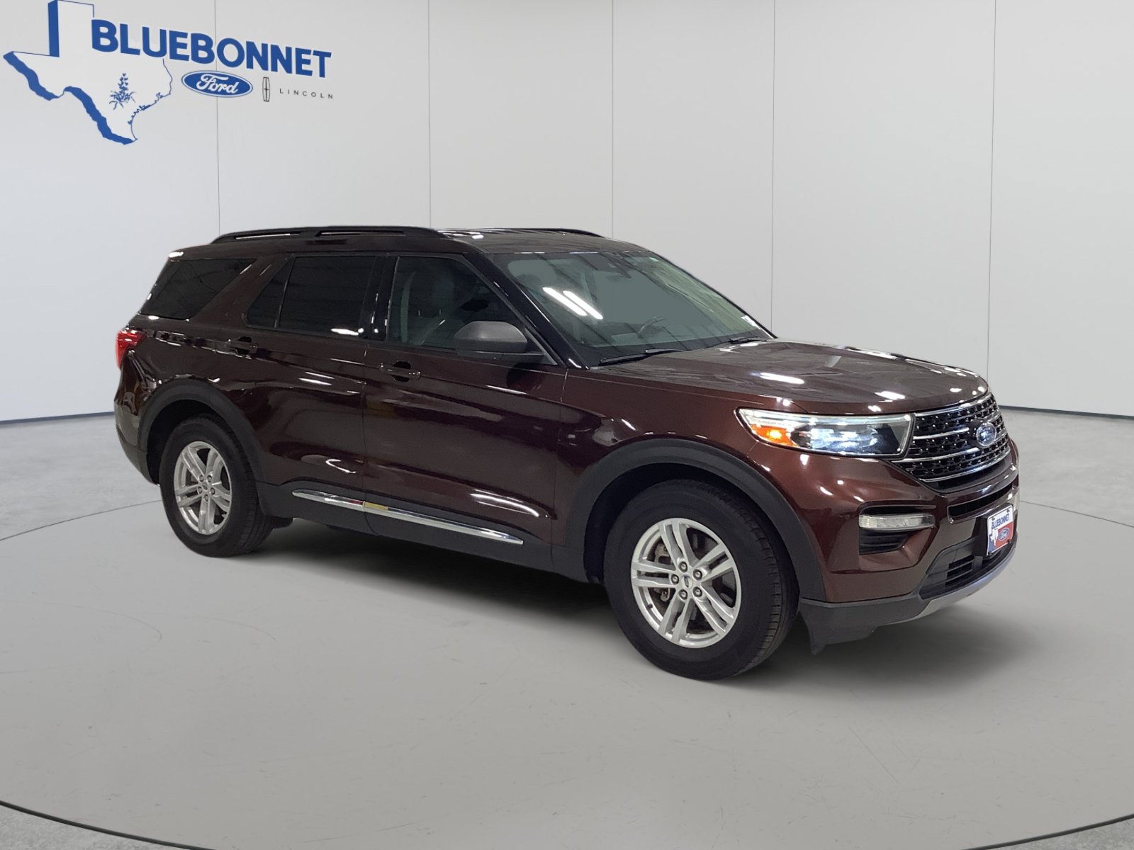 Certified 2020 Ford Explorer XLT w/ Equipment Group 202A RWD image 3