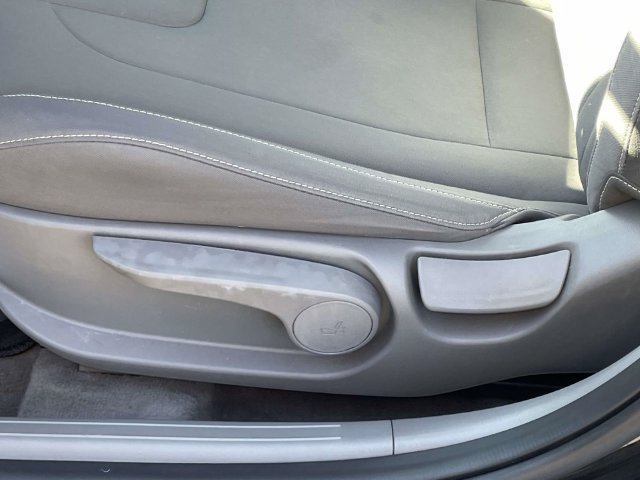 Used 2022 Hyundai Elantra Blue FWD image 17