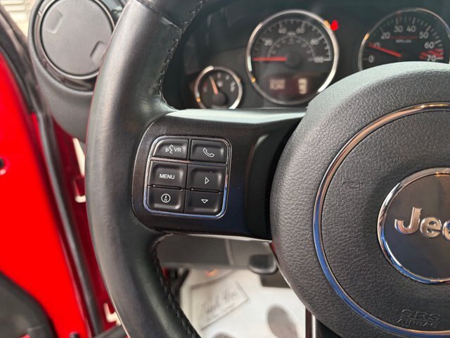 Used 2017 Jeep Wrangler Unlimited Rubicon AWD/4WD image 9