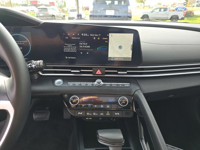 Used 2023 Hyundai Elantra Limited image 21