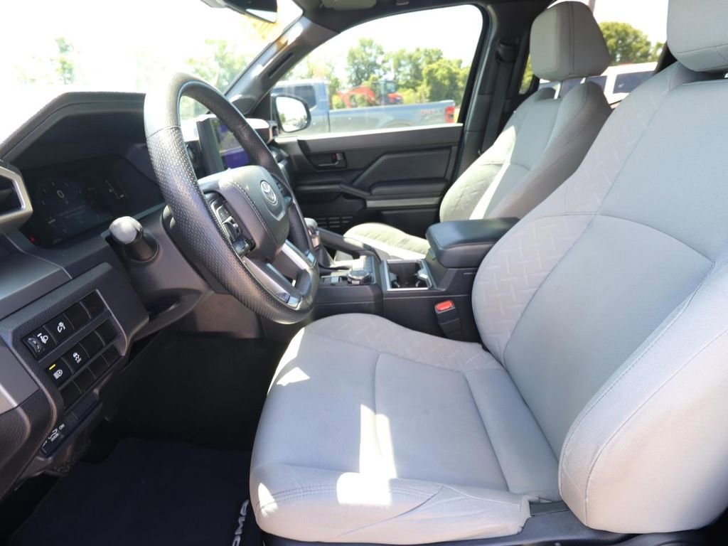 Used 2024 Toyota Tacoma SR5 w/ SR5 Upgrade Package AWD/4WD image 18