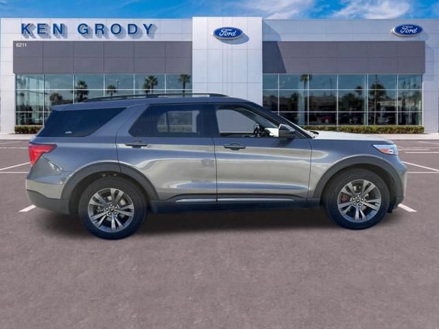 Certified 2023 Ford Explorer XLT w/ Equipment Group 202A RWD image 6