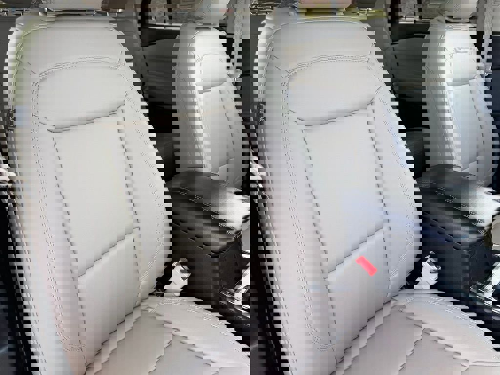 Certified 2023 Ford Explorer XLT w/ Equipment Group 202A image 28