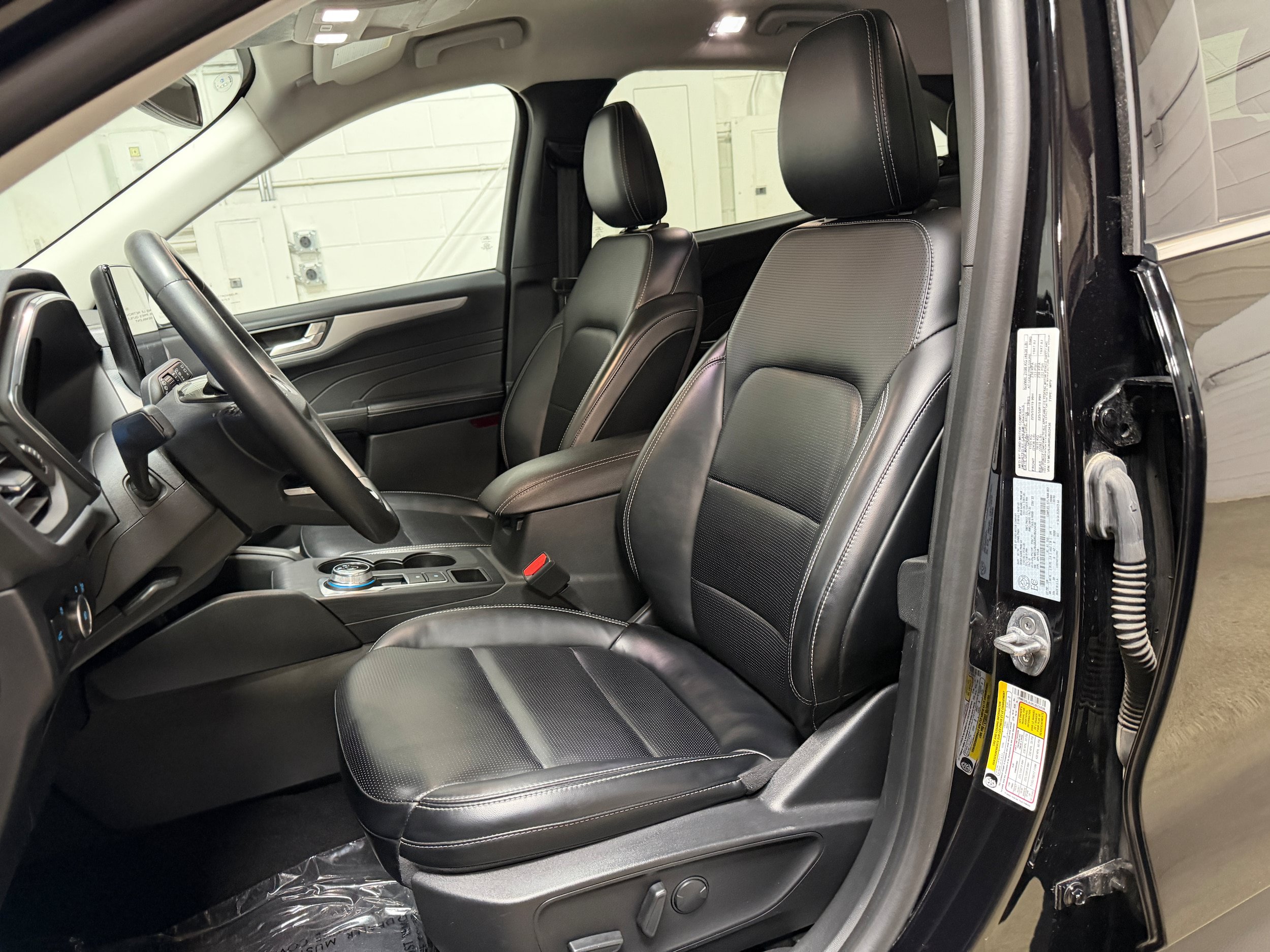 Certified 2024 Ford Escape Platinum AWD/4WD image 10