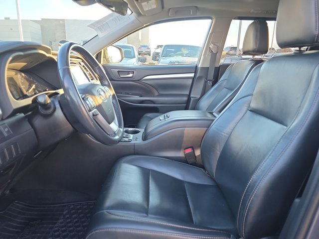 Used 2019 Toyota Highlander XLE image 12