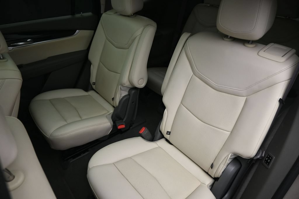 Used 2022 Cadillac XT6 Premium Luxury w/ Technology Package FWD image 21