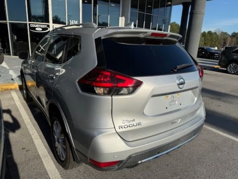 Used 2020 Nissan Rogue SV image 4