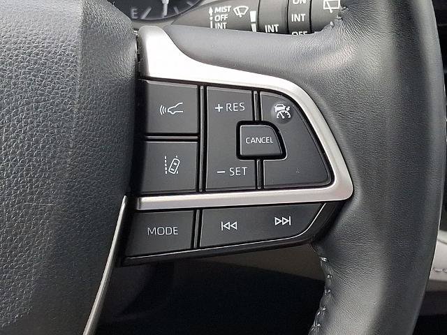 Used 2022 Toyota Highlander XLE AWD/4WD image 24