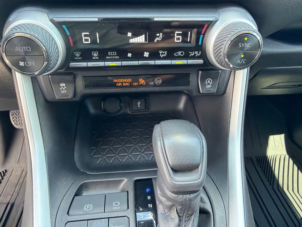Used 2021 Toyota RAV4 XLE w/ Convenience Package FWD image 26