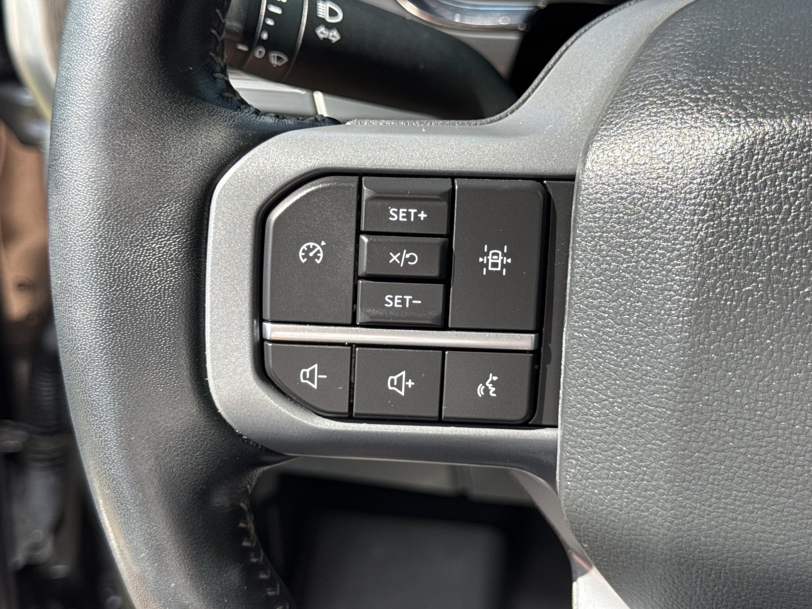 Certified 2022 Ford F150 Lariat w/ FX4 Off-Road Package AWD/4WD image 34
