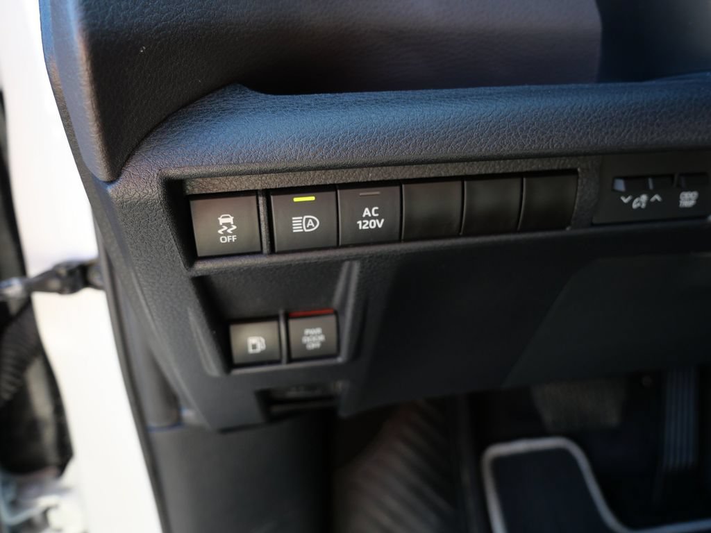 Used 2023 Toyota Sienna XSE AWD/4WD image 17