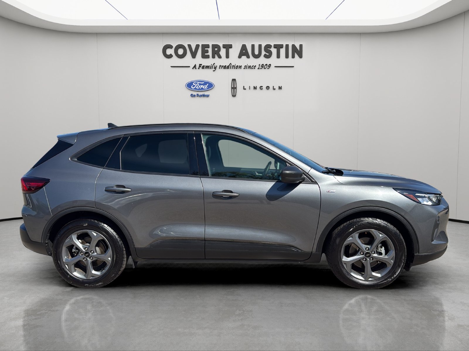 Certified 2025 Ford Escape ST-Line FWD image 5