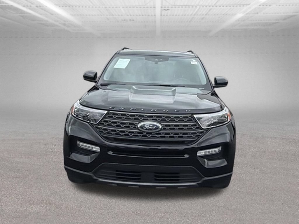 Certified 2023 Ford Explorer XLT w/ Equipment Group 202A AWD/4WD image 3