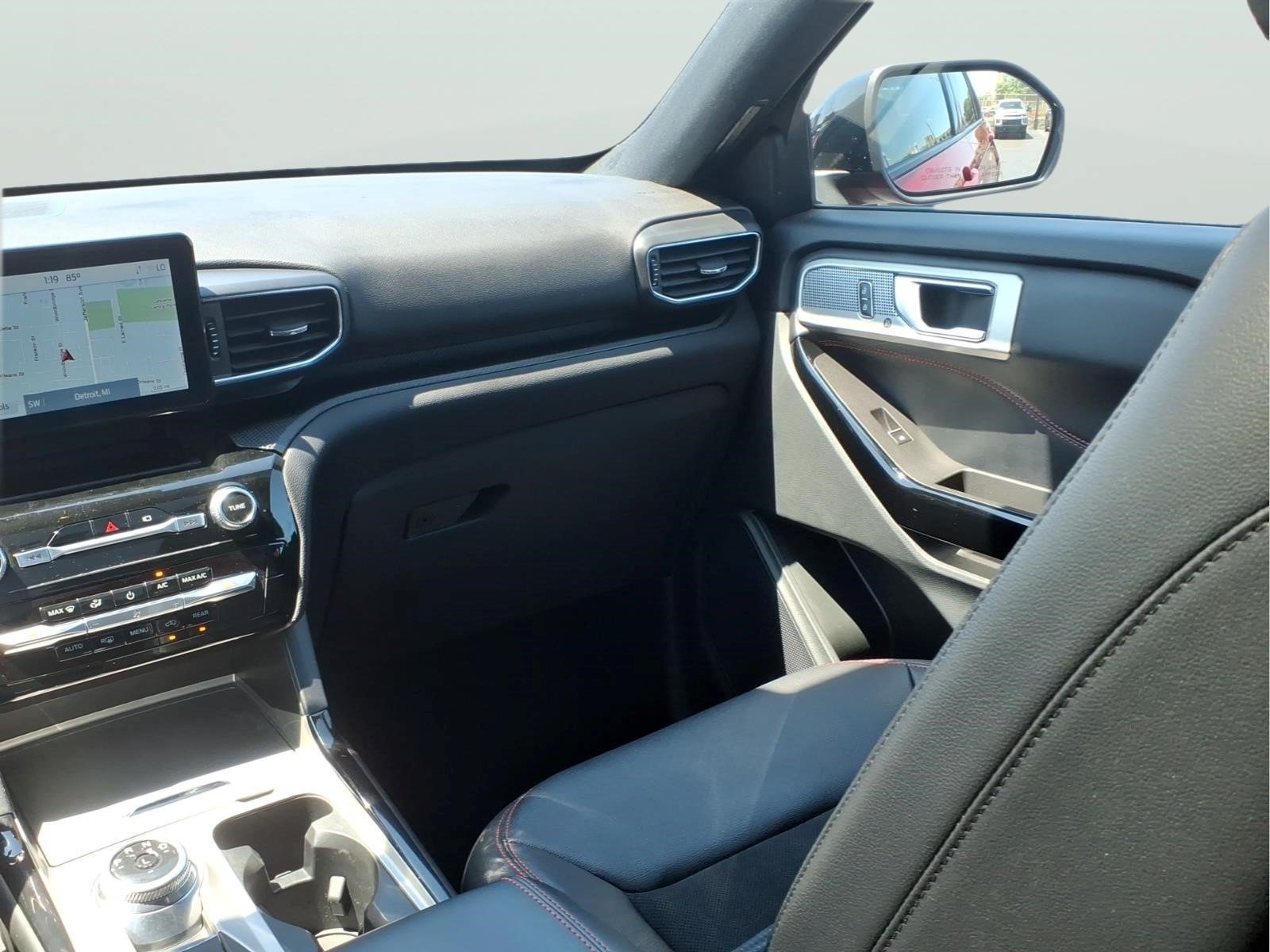 Certified 2023 Ford Explorer ST-Line AWD/4WD image 12