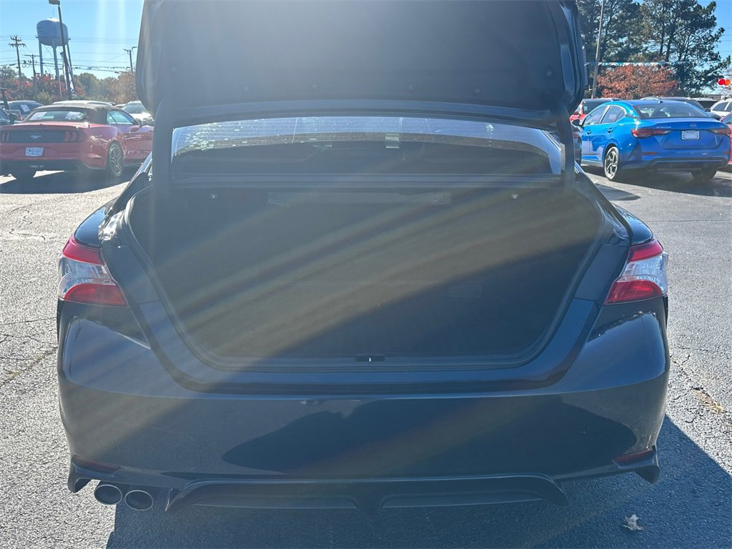 Used 2020 Toyota Camry SE image 18